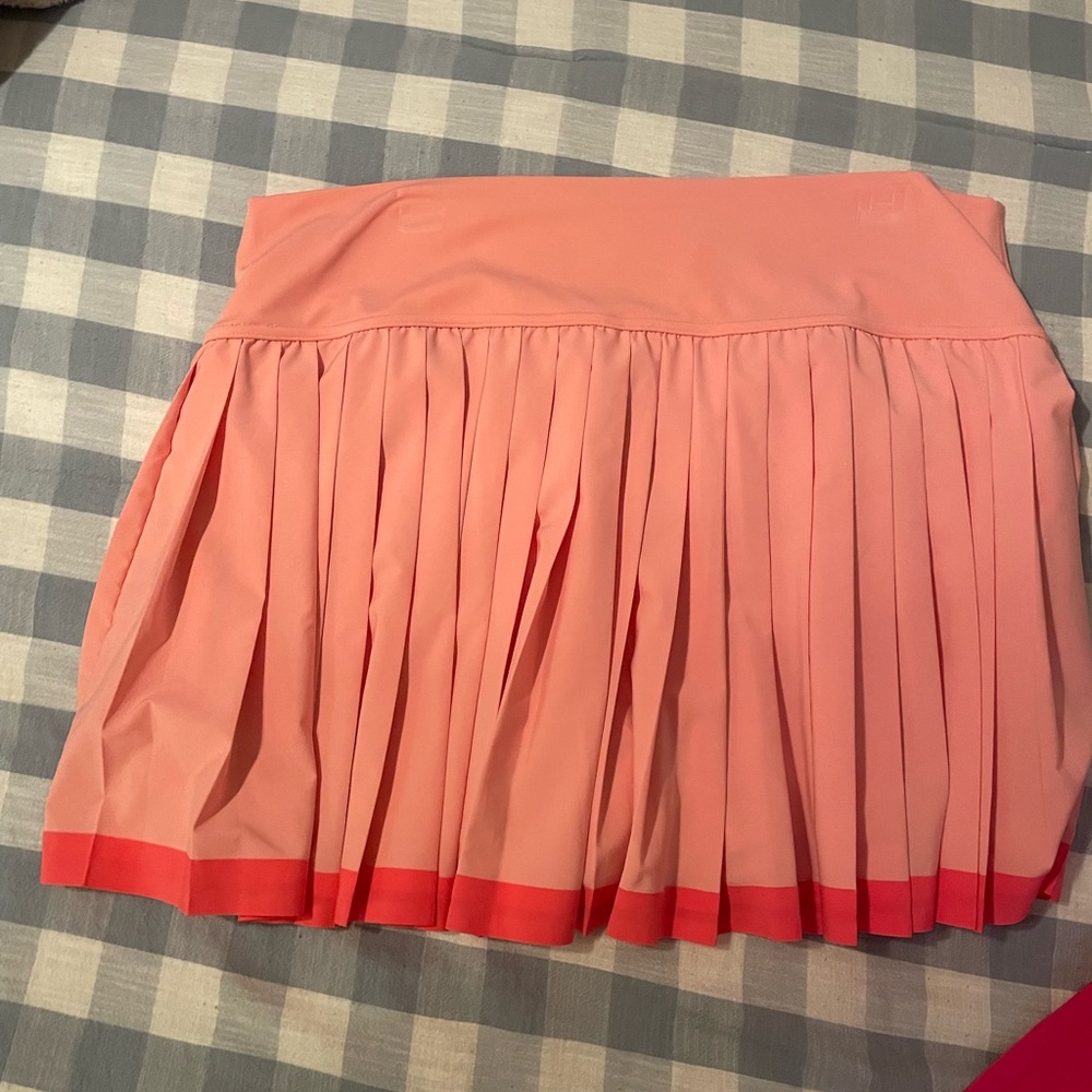 Pink pleated athletic skort. Asymmetrical hem. - Picture 4 of 4